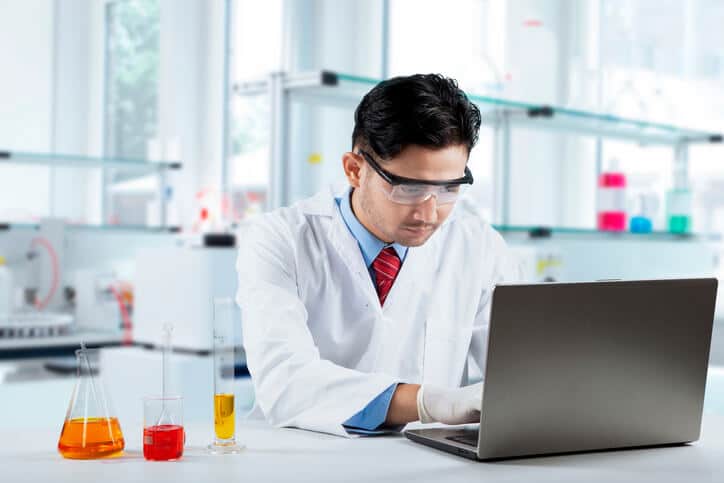 A regulatory affairs professionals taking an online pharmaceutical training course