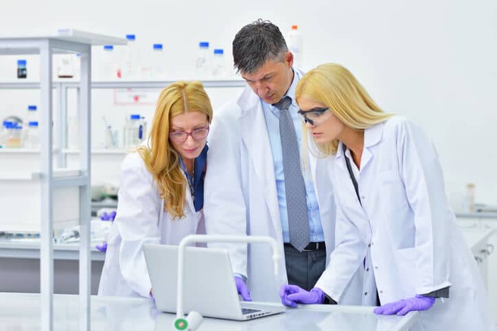 A team of clinical research professionals in a laboratory after clinical research courses